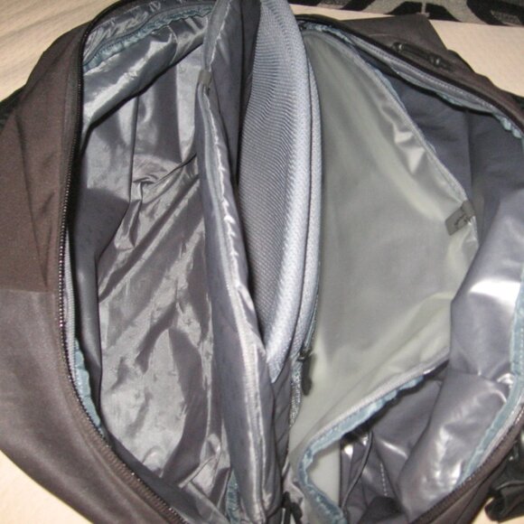 THULE Aion Duffel Bag 35 L - Picture 3 of 4